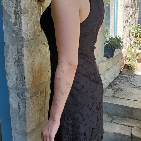 Sleeveless Black Lace Dress - Picture 3 of 3